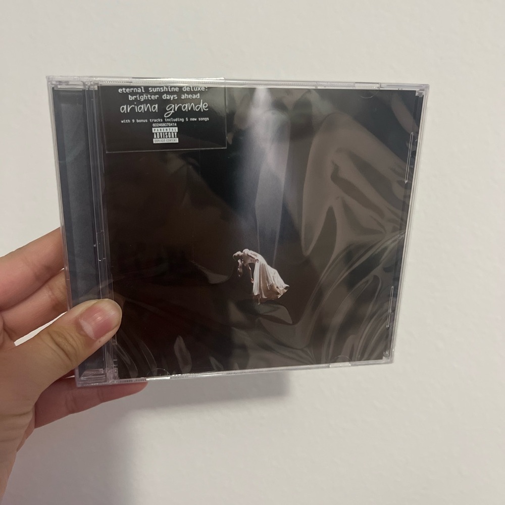 Signed Ariana Grande eternal sunshine CD Album - Picture 4 of 6